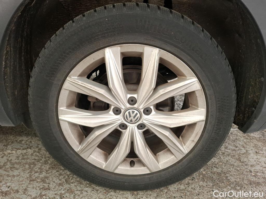  Volkswagen  Tiguan VOLKSWAGEN  / 2016 / 5P / SUV 2.0 TDI 150 BMV6 Carat #16