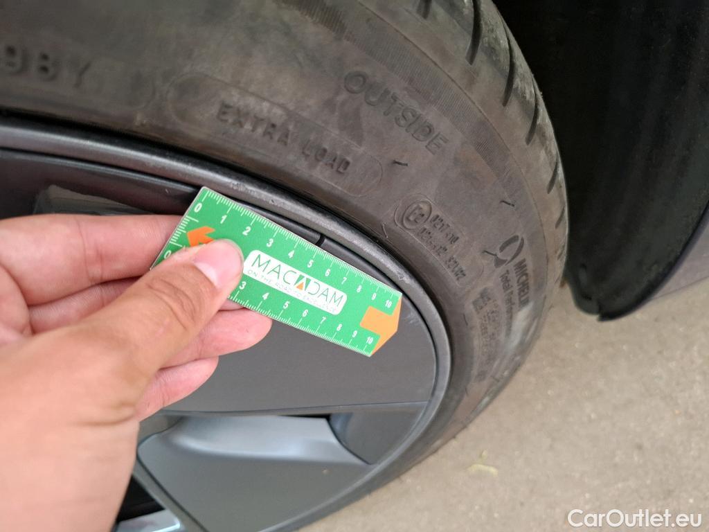  Tesla  Model 3 TESLA  / 2018 / 4P / Berline Autonomie Standard Plus RWD #19
