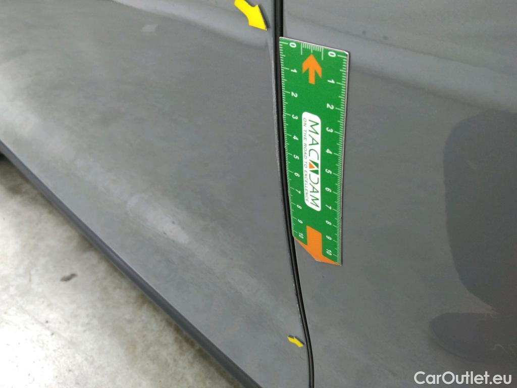  Mini  Cooper MINI Mini / 2014 / 5P / Berline One D Finition Business 95 ch #10
