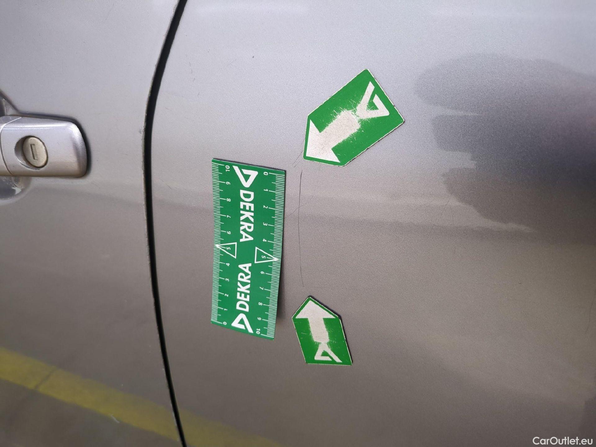  Peugeot  2008  Signature 1.2 PureTech 130CV BVA6 E6dT #32