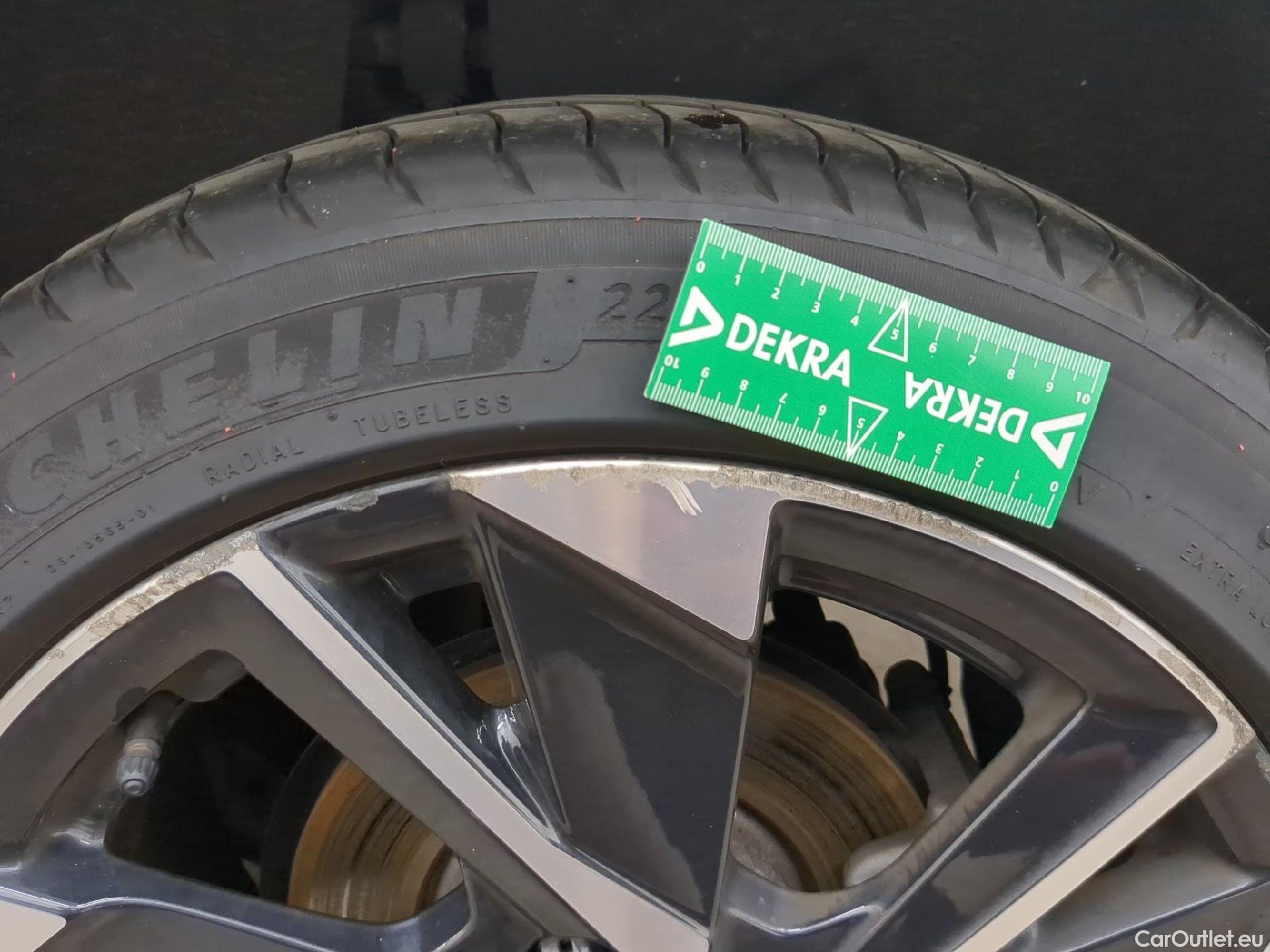  Peugeot  308 PEUGEOT  SW / 2021 / 5P / Break PureTech 130 S&S EAT 8 ALLURE PACK TVU #22