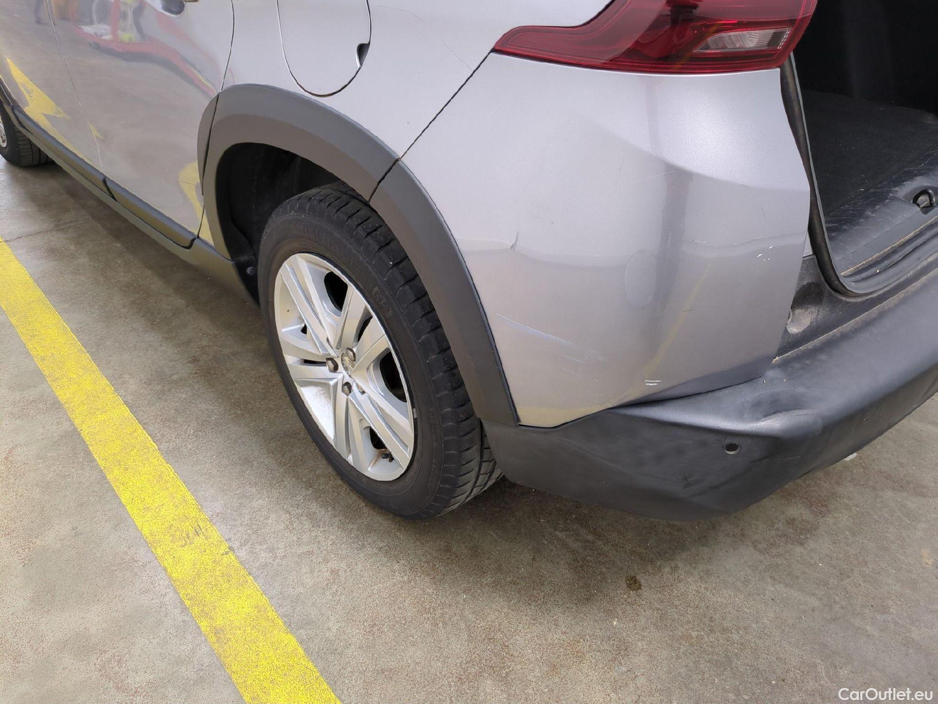  Peugeot  2008  Signature 1.2 PureTech 130CV BVA6 E6dT #43