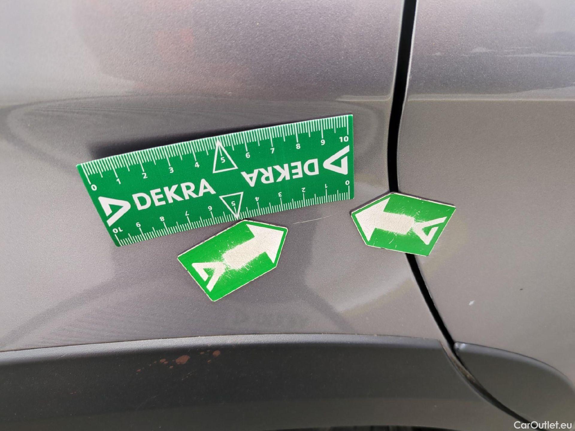  Peugeot  2008  Signature 1.2 PureTech 130CV BVA6 E6dT #64