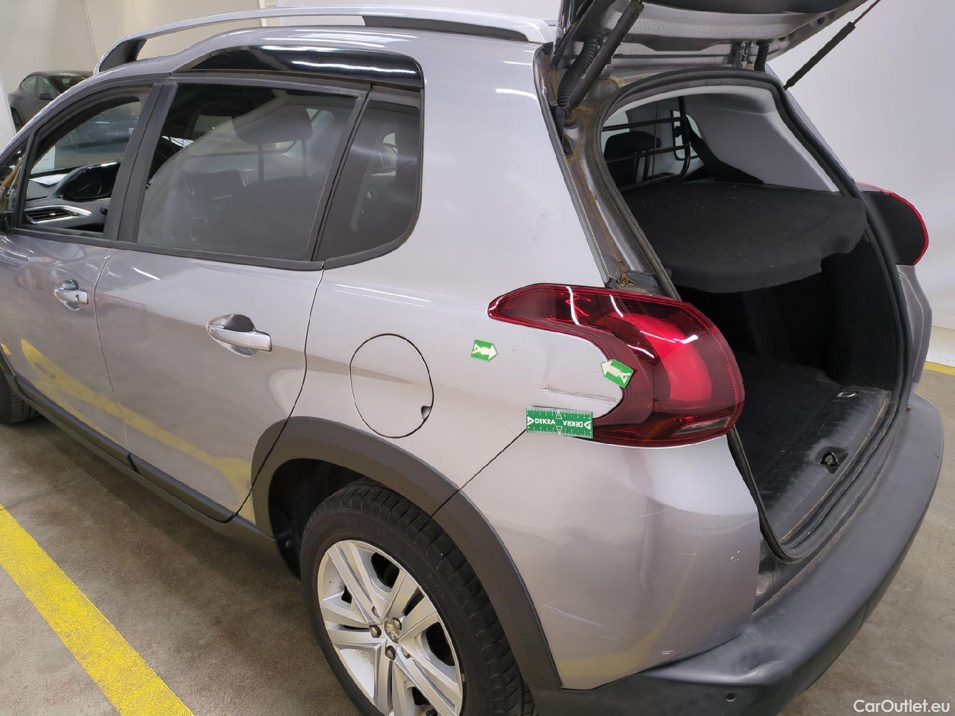  Peugeot  2008  Signature 1.2 PureTech 130CV BVA6 E6dT #36
