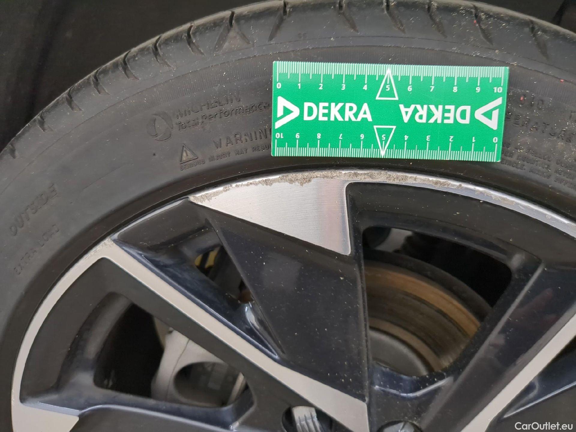  Peugeot  308 PEUGEOT  SW / 2021 / 5P / Break PureTech 130 S&S EAT 8 ALLURE PACK TVU #28