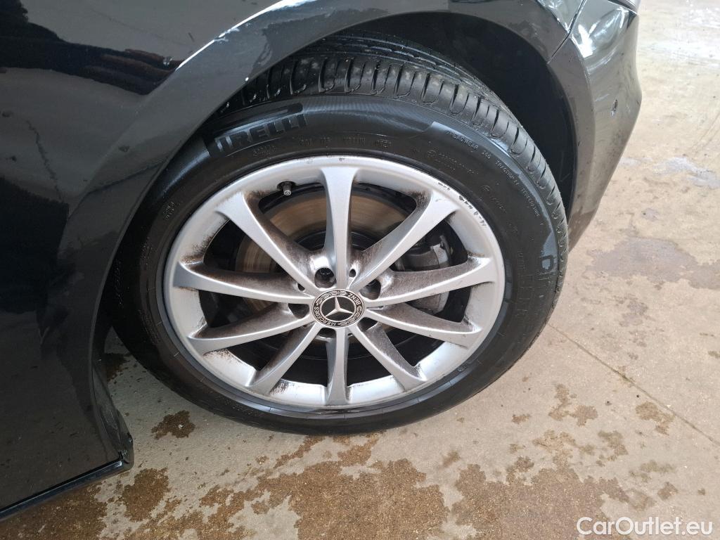  Mercedes  A-Klasse MERCEDES-BENZ Classe A Compact / 2018 / 5P / Berline A 200 Progressive Line 7G-DCT #1