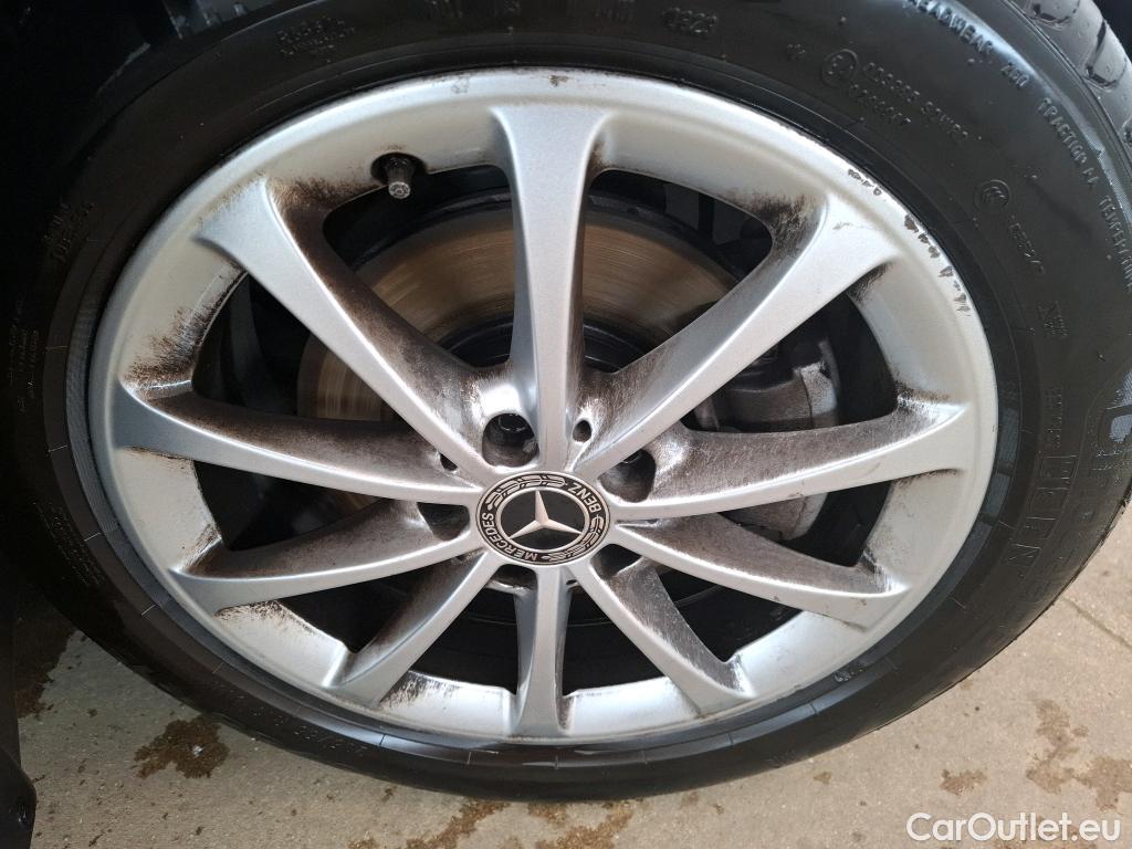  Mercedes  A-Klasse MERCEDES-BENZ Classe A Compact / 2018 / 5P / Berline A 200 Progressive Line 7G-DCT #2
