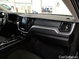  Volvo  XC60 VOLVO  / 2017 / 5P / SUV B4 AWD GEARTR. MOMENTUM #165