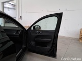 Volvo  XC60 VOLVO  / 2017 / 5P / SUV B4 AWD GEARTR. MOMENTUM #180