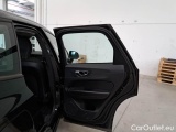  Volvo  XC60 VOLVO  / 2017 / 5P / SUV B4 AWD GEARTR. MOMENTUM #183
