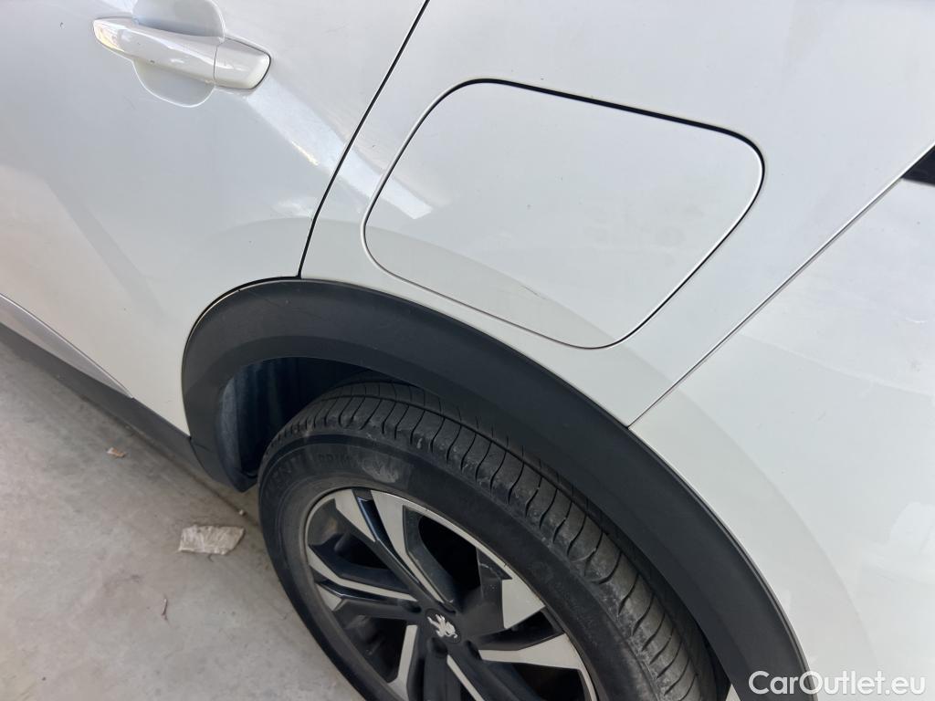  Peugeot  2008  Allure Pack 1.2 PureTech 130CV AT8 E6d #18