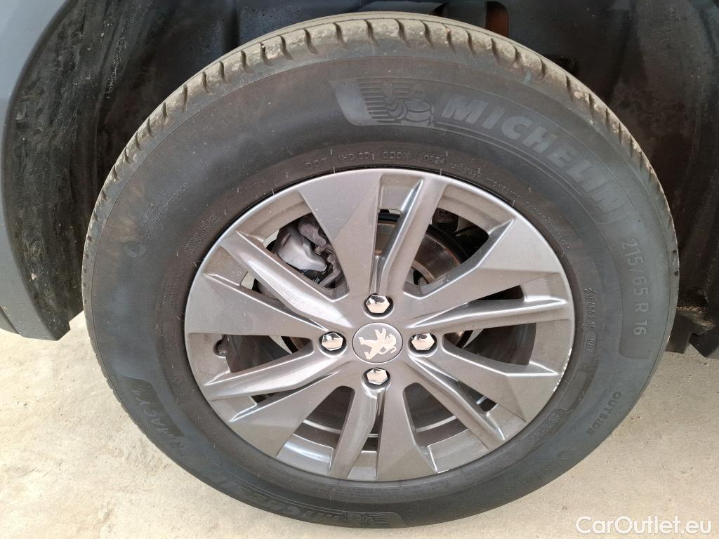  Peugeot  2008  Active Pack 1.2 PureTech 130CV BVA8 E6d #17