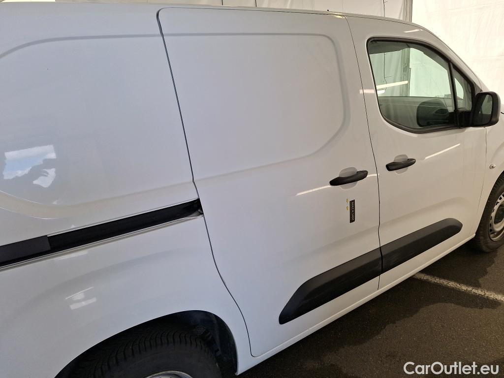  Opel  Combo OPEL  / 2018 / 4P / Fourgonnette 1.5 diesel 100chL1H1/stand CARGO PACK C #62