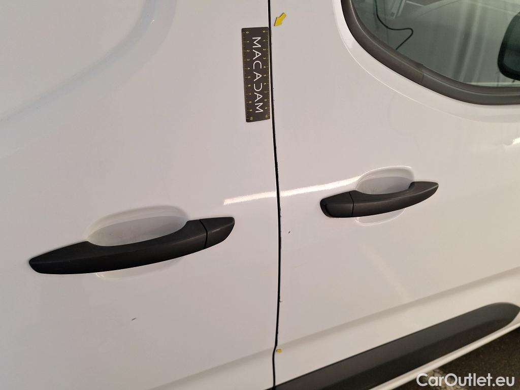  Opel  Combo OPEL  / 2018 / 4P / Fourgonnette 1.5 diesel 100chL1H1/stand CARGO PACK C #61