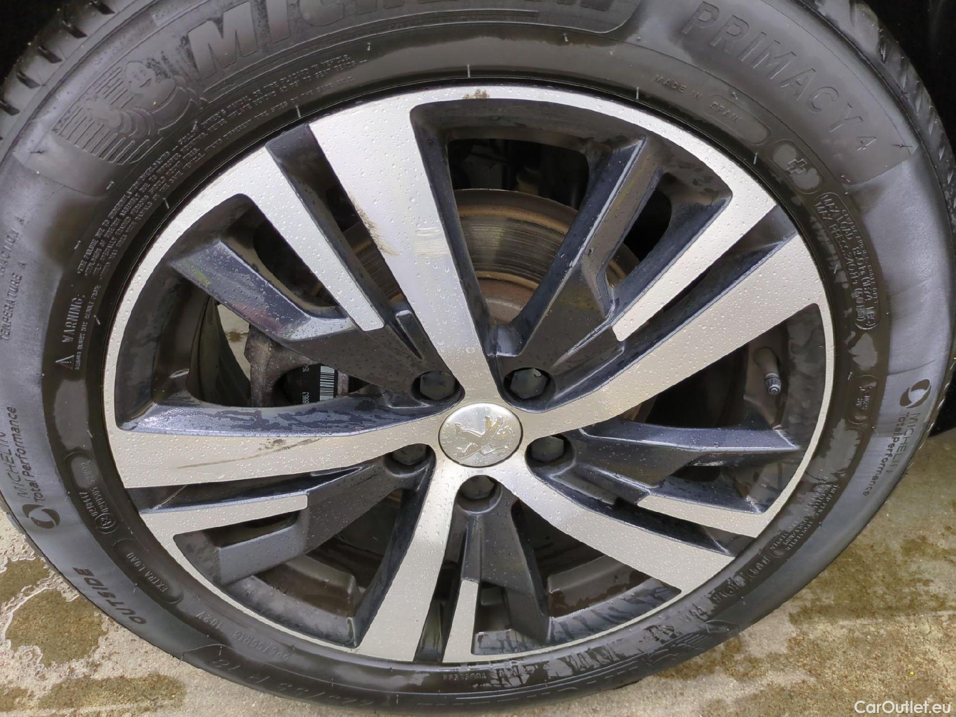  Peugeot  5008  Allure Business 1.5 HDi 130CV BVA8 7 Sieges E6dT #8