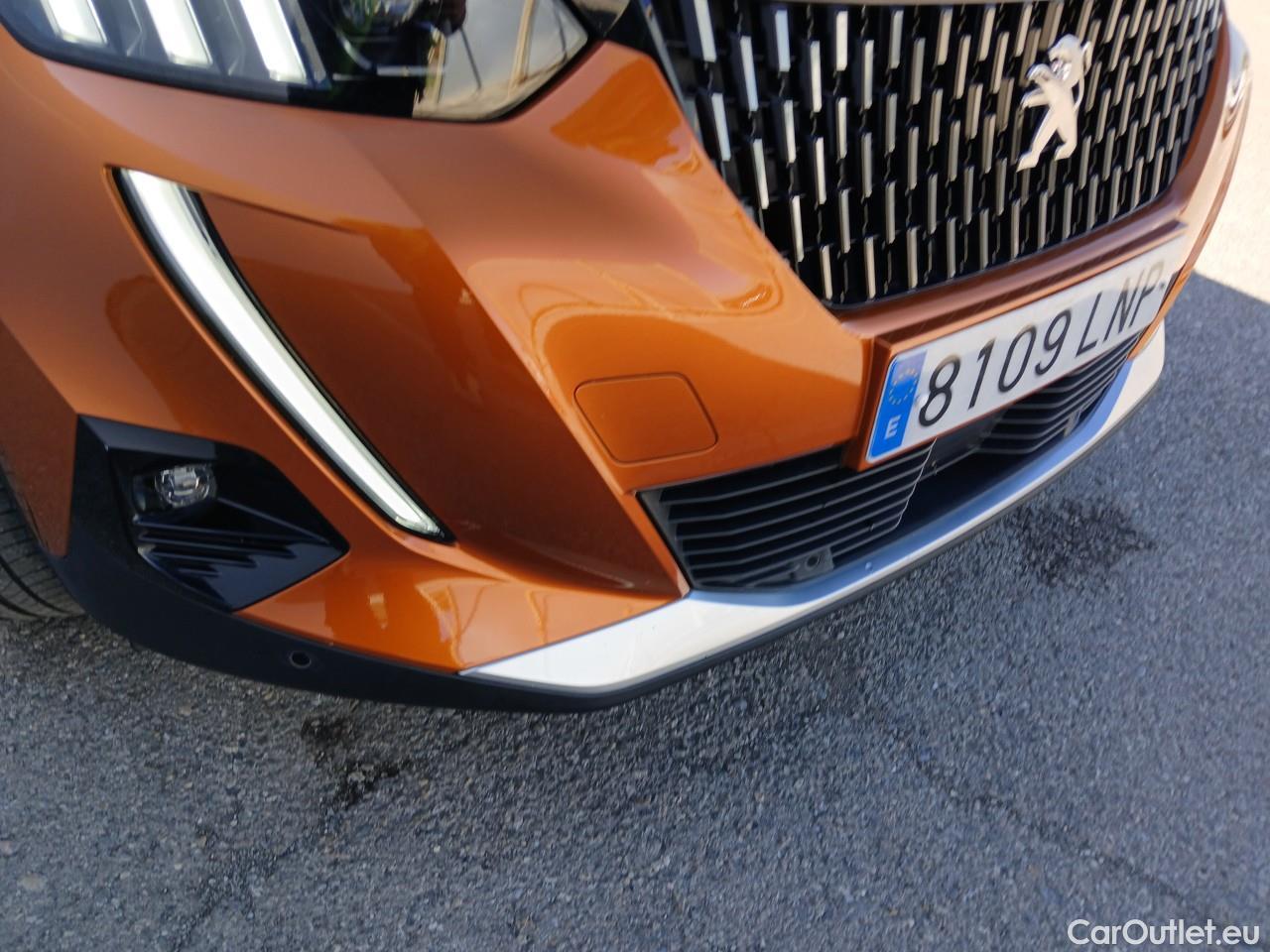  Peugeot  2008 PEUGEOT  / 2019 / 5P / todoterreno GT BlueHDI 130 S&S EAT8 #10
