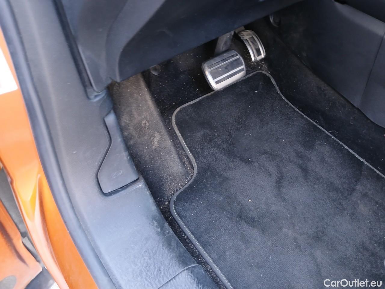  Peugeot  2008 PEUGEOT  / 2019 / 5P / todoterreno GT BlueHDI 130 S&S EAT8 #4