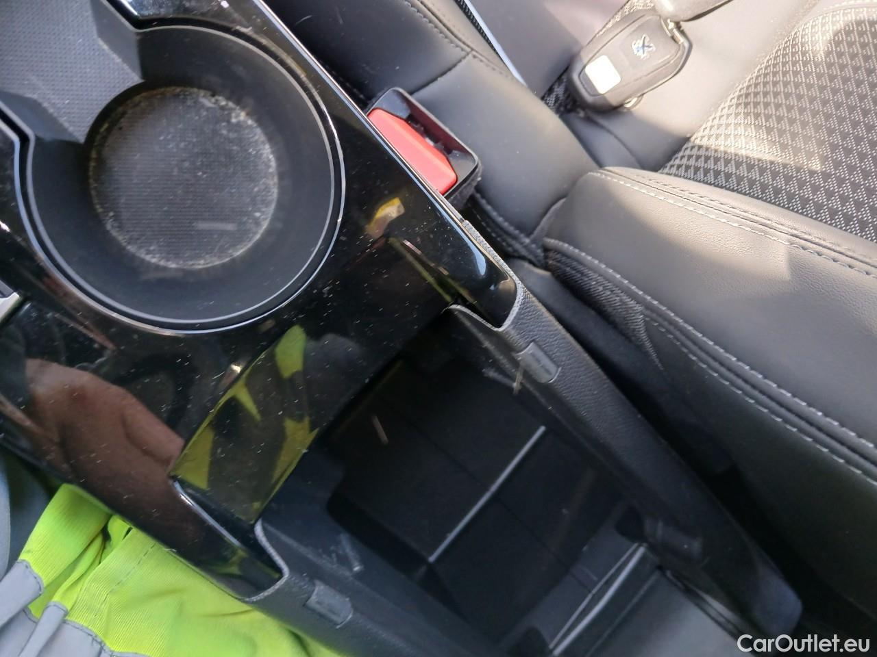  Peugeot  2008 PEUGEOT  / 2019 / 5P / todoterreno GT BlueHDI 130 S&S EAT8 #1