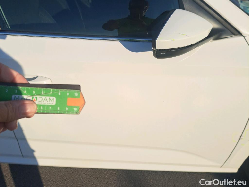  Skoda  KAMIQ SKODA  1.0 TSI 81kW (110CV) DSG Ambition #5