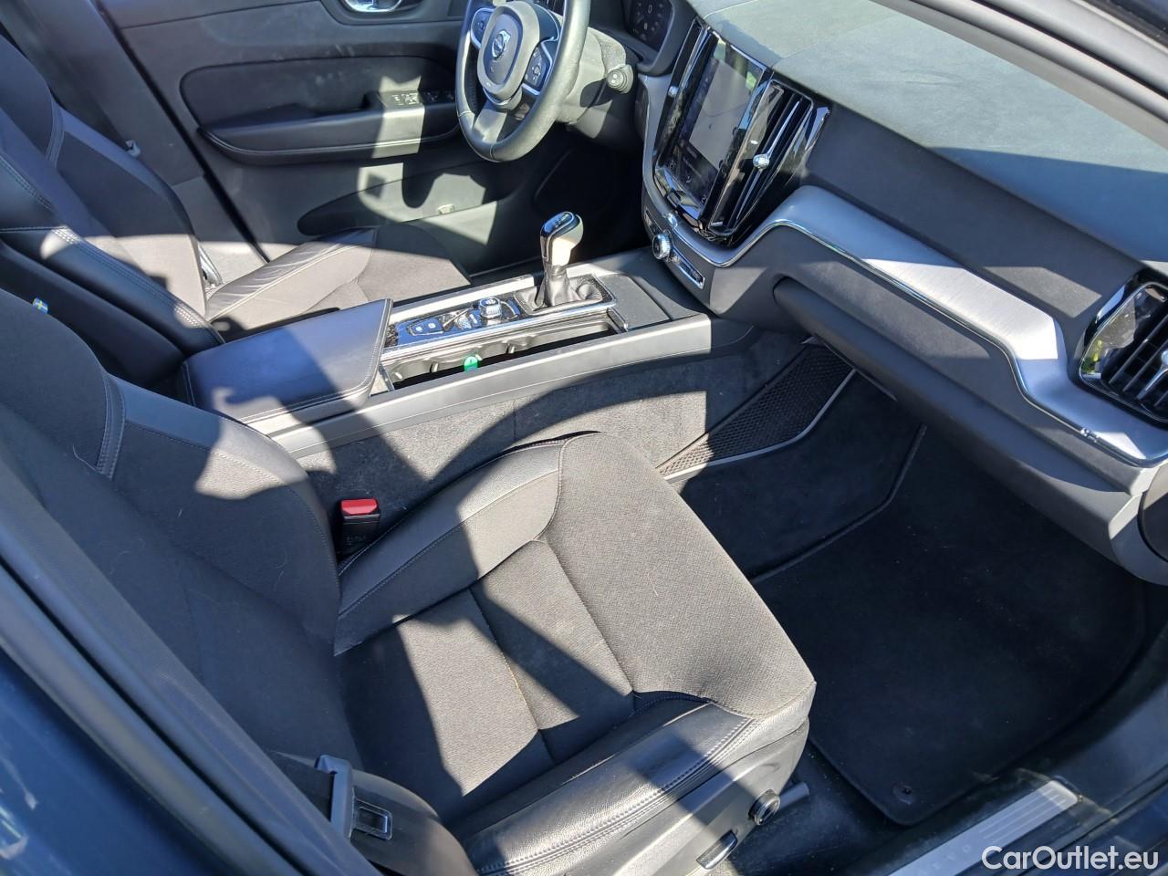  Volvo  XC60 VOLVO  / 2017 / 5P / todoterreno 2.0 D3 Momentum Pro #4