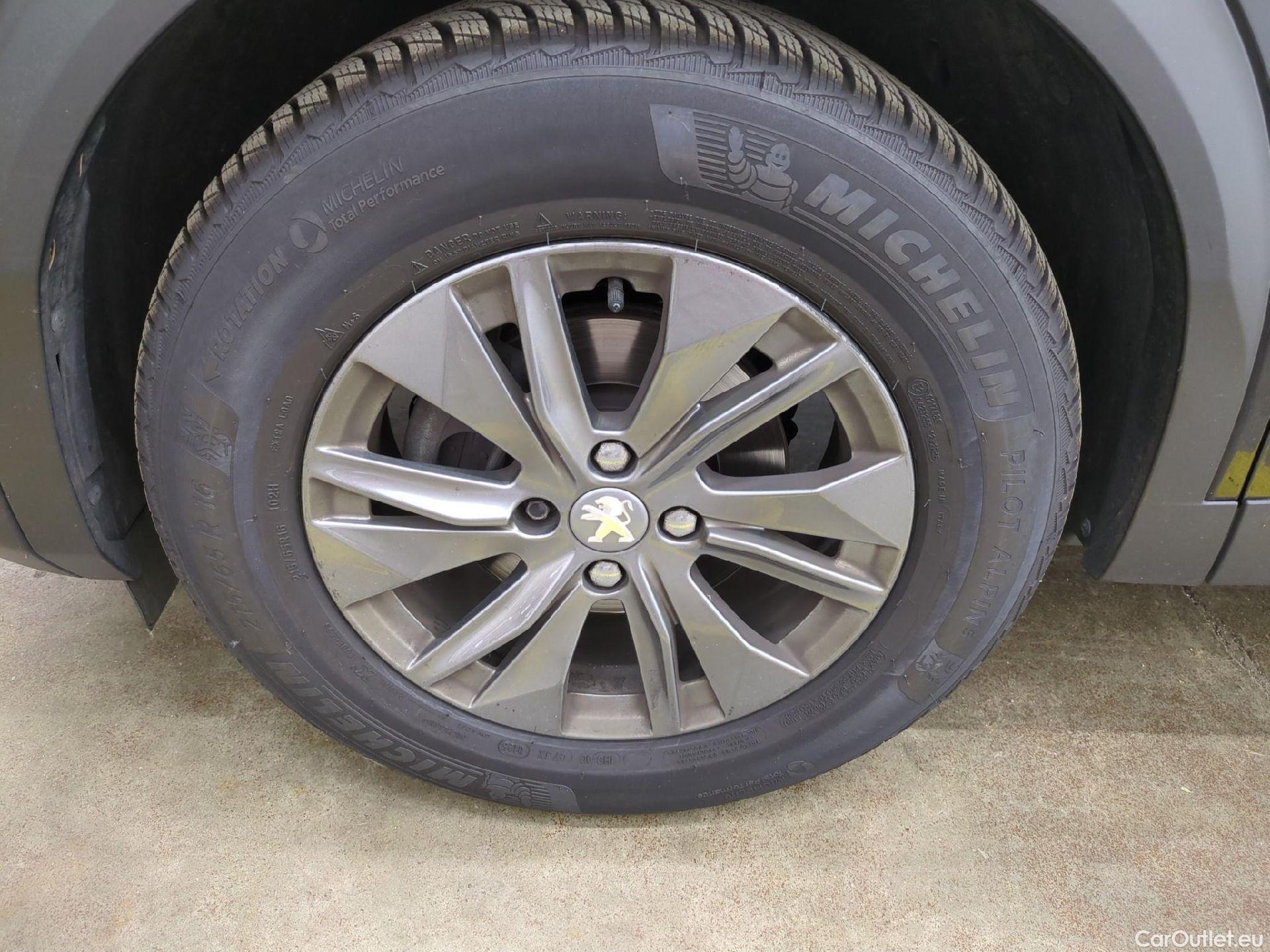  Peugeot  2008  Active Pack 1.2 PureTech 130CV BVA8 E6d #1