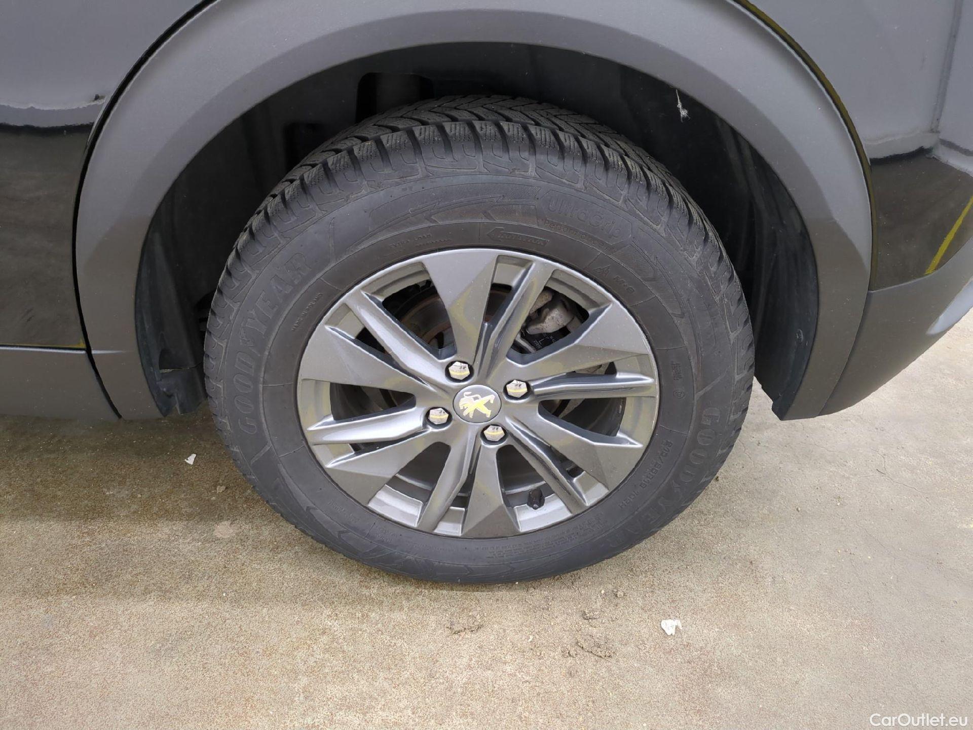  Peugeot  2008  Active Pack 1.2 PureTech 130CV BVA8 E6d #2