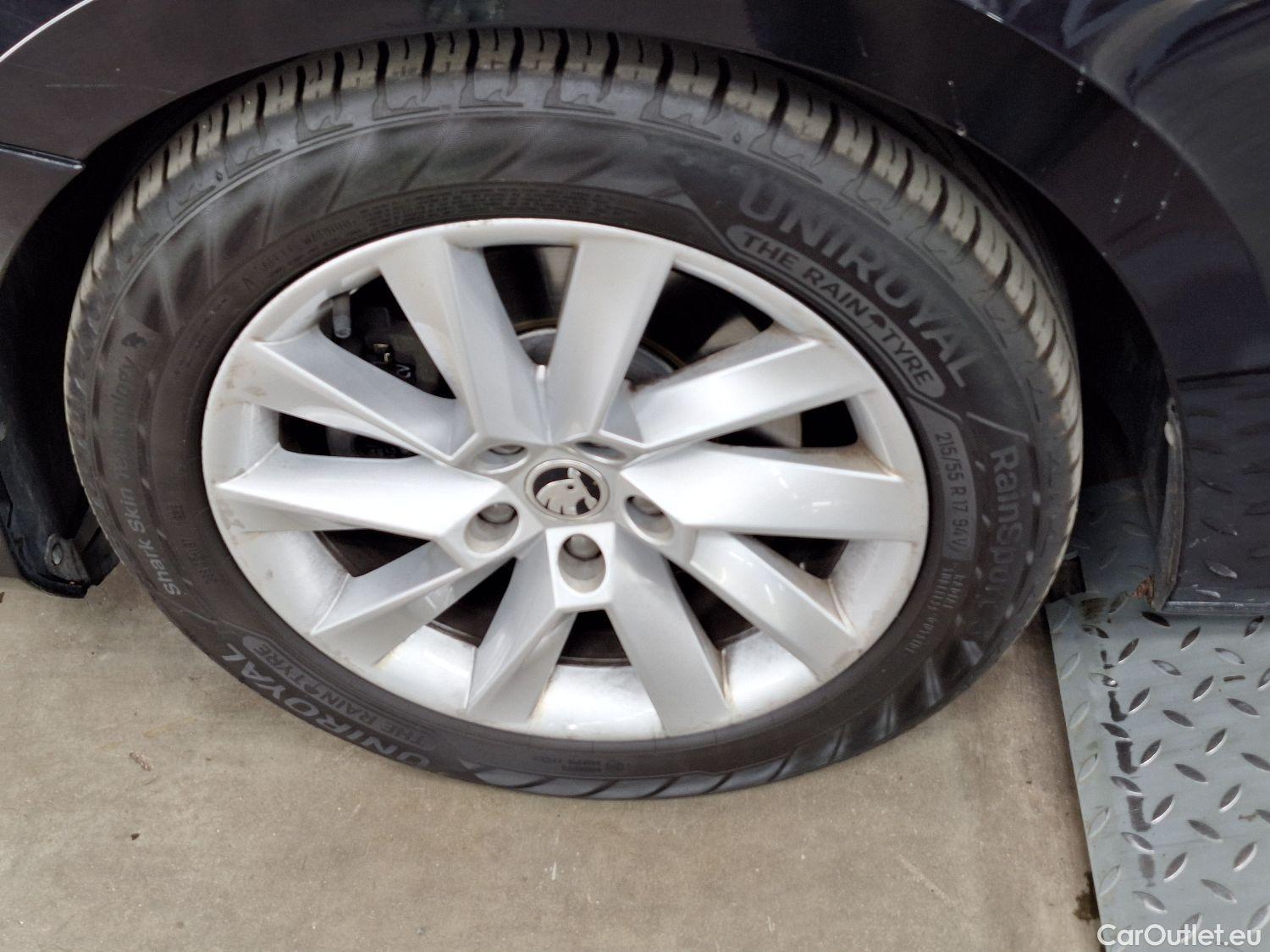  Skoda  Superb Skoda,  Combi FL'19, Skoda  Combi 1.6 CRTDI 88kW DSG7 Style 5d #24