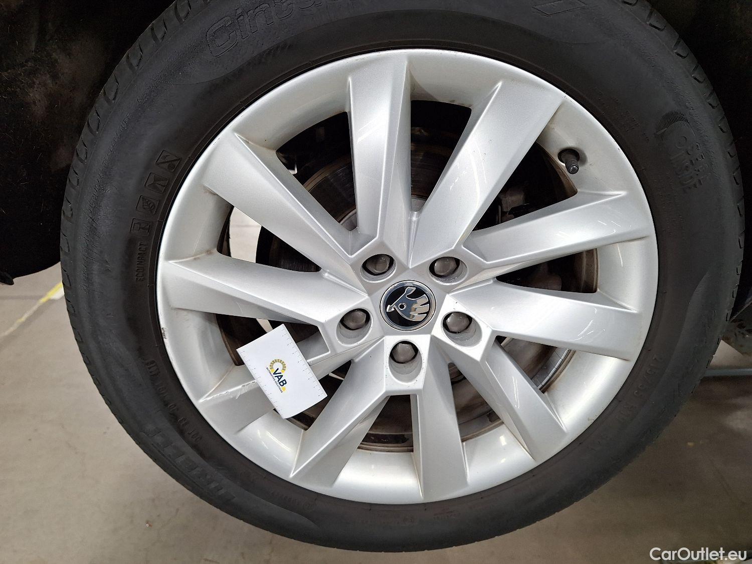  Skoda  Superb Skoda,  Combi FL'19, Skoda  Combi 1.6 CRTDI 88kW DSG7 Style 5d #5