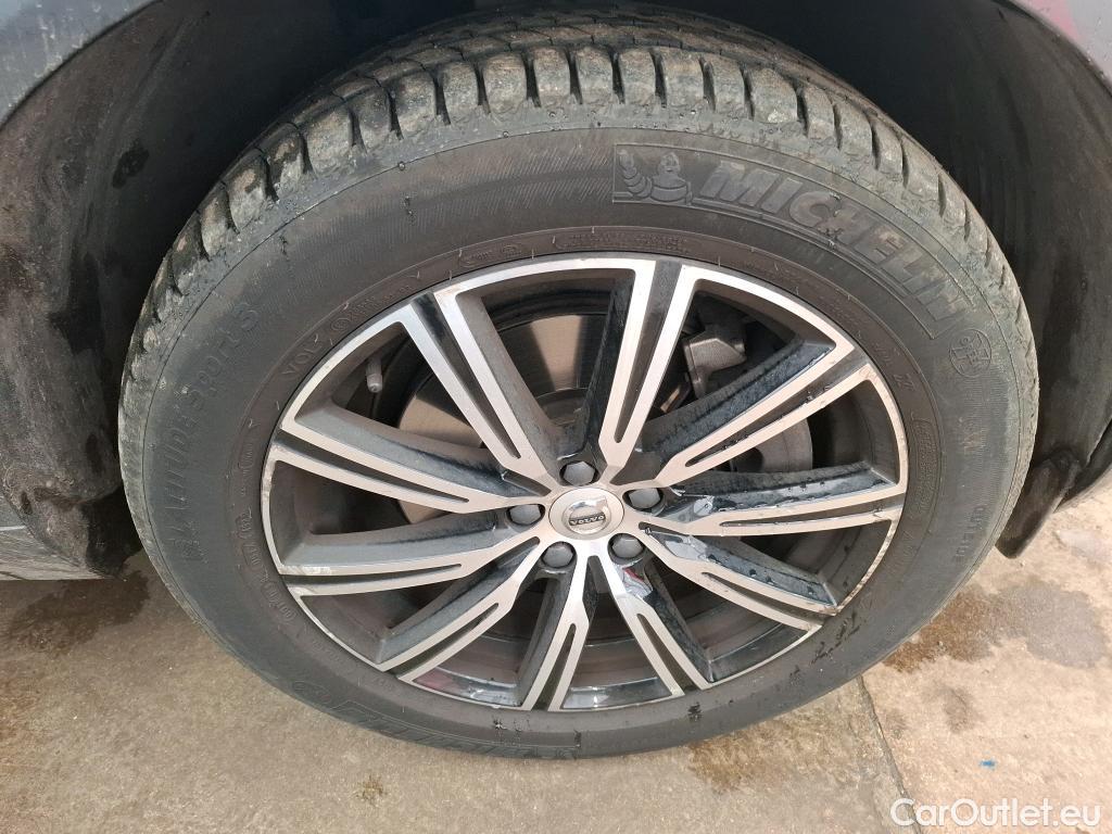  Volvo  XC60 VOLVO  / 2017 / 5P / SUV B5 AWD 235 Geartro 8 Inscrip Luxe #5