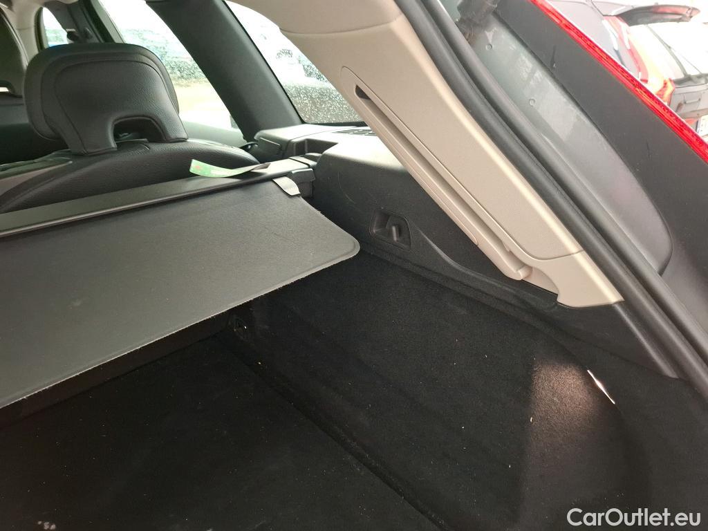  Volvo  XC60 VOLVO  / 2017 / 5P / SUV B5 AWD 235 Geartro 8 Inscrip Luxe #28