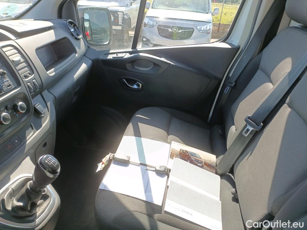  Renault  Trafic RENAULT  / 2019 / 4P / furgón Furgón 27 L1H1 Energy BluedCi 88 kW #39