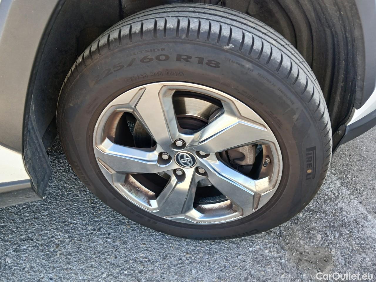  Toyota  RAV4 TOYOTA  / 2018 / 5P / todoterreno 2.5l 220H Advance #70