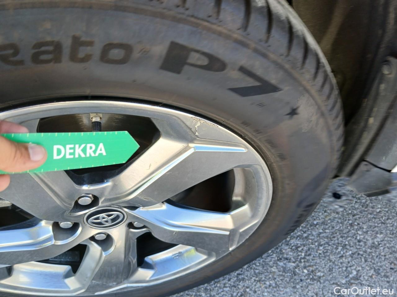  Toyota  RAV4 TOYOTA  / 2018 / 5P / todoterreno 2.5l 220H Advance #57