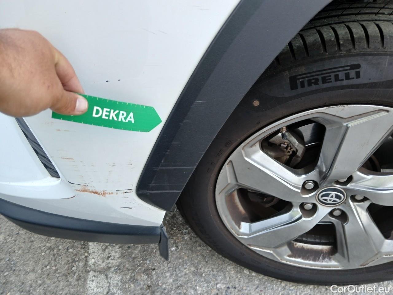  Toyota  RAV4 TOYOTA  / 2018 / 5P / todoterreno 2.5l 220H Advance #25