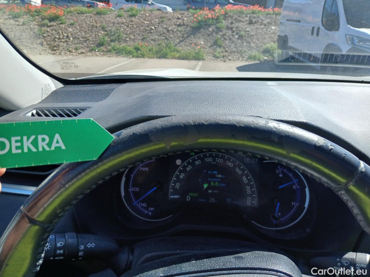  Toyota  RAV4 TOYOTA  / 2018 / 5P / todoterreno 2.5l 220H Advance #3
