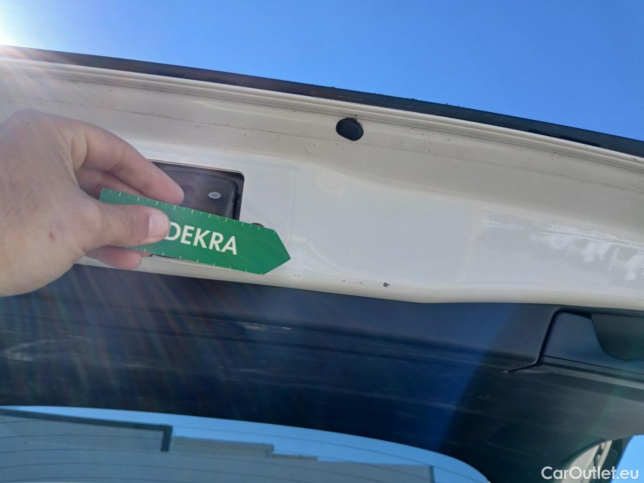  Toyota  RAV4 TOYOTA  / 2018 / 5P / todoterreno 2.5l 220H Advance #9