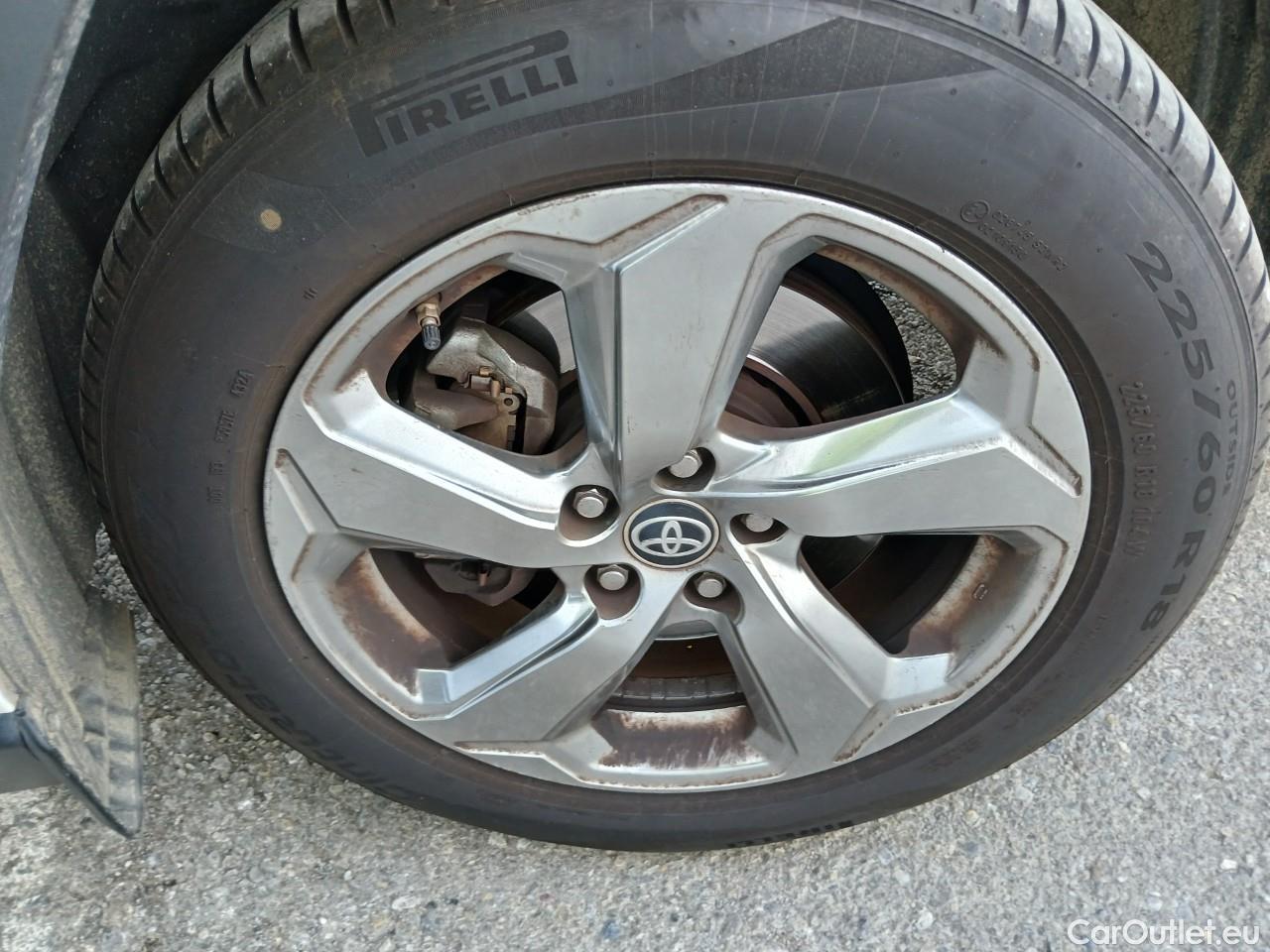  Toyota  RAV4 TOYOTA  / 2018 / 5P / todoterreno 2.5l 220H Advance #28