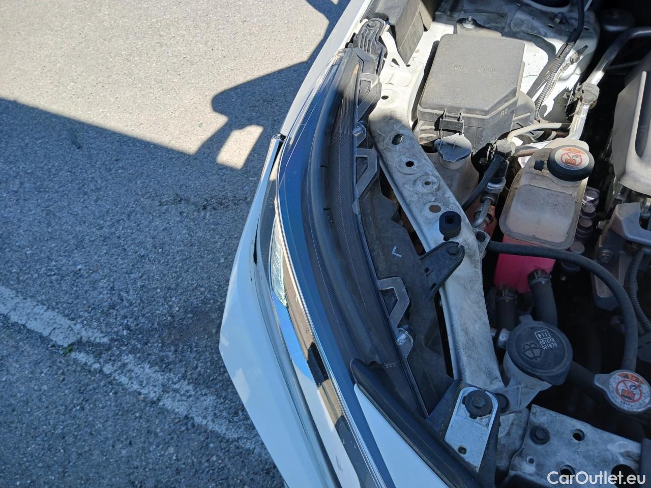  Toyota  RAV4 TOYOTA  / 2018 / 5P / todoterreno 2.5l 220H Advance #19