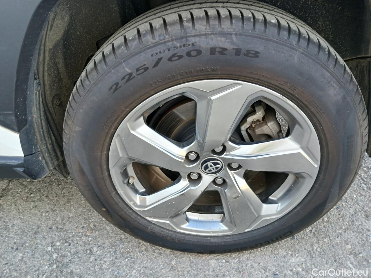  Toyota  RAV4 TOYOTA  / 2018 / 5P / todoterreno 2.5l 220H Advance #41