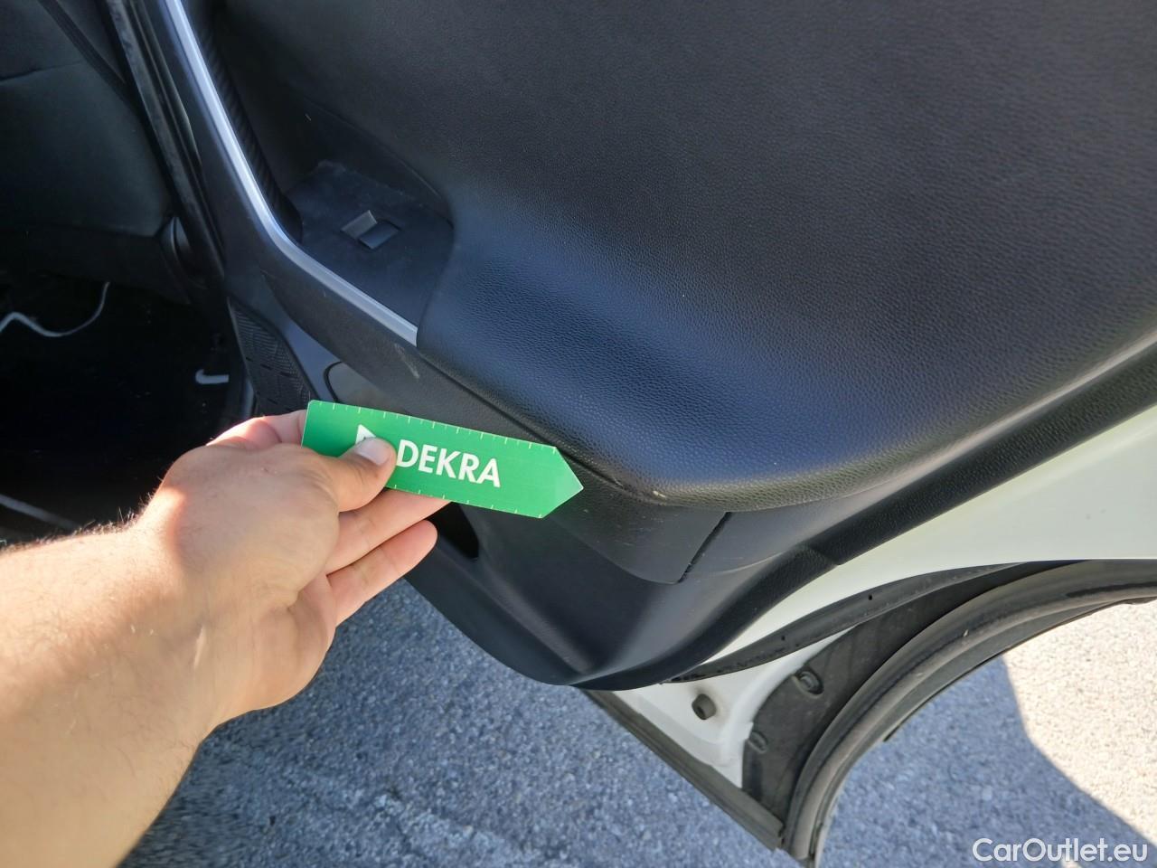  Toyota  RAV4 TOYOTA  / 2018 / 5P / todoterreno 2.5l 220H Advance #14