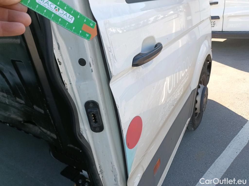  Volkswagen  Crafter VOLKSWAGEN  / 2017 / 4P / furgón 35 Furg BL TA Vol L5H3 2.0TDI 130kW RWD #19