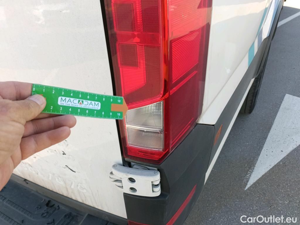  Volkswagen  Crafter VOLKSWAGEN  / 2017 / 4P / furgón 35 Furg BL TA Vol L5H3 2.0TDI 130kW RWD #43