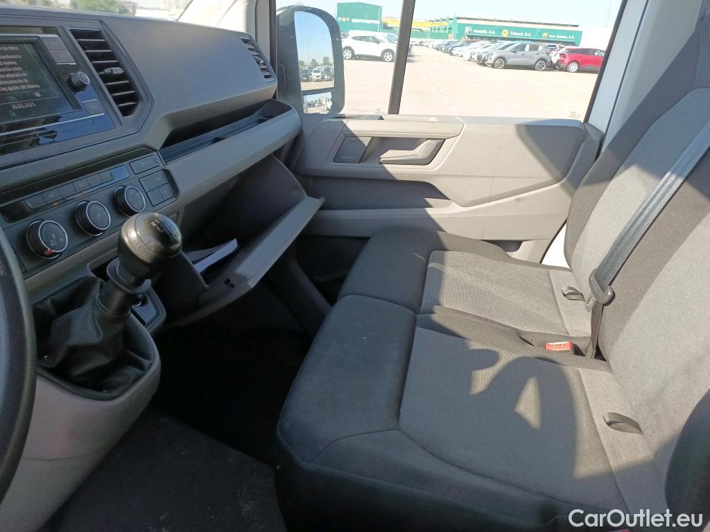  Volkswagen  Crafter VOLKSWAGEN  / 2017 / 4P / furgón 35 Furg BL TA Vol L5H3 2.0TDI 130kW RWD #54