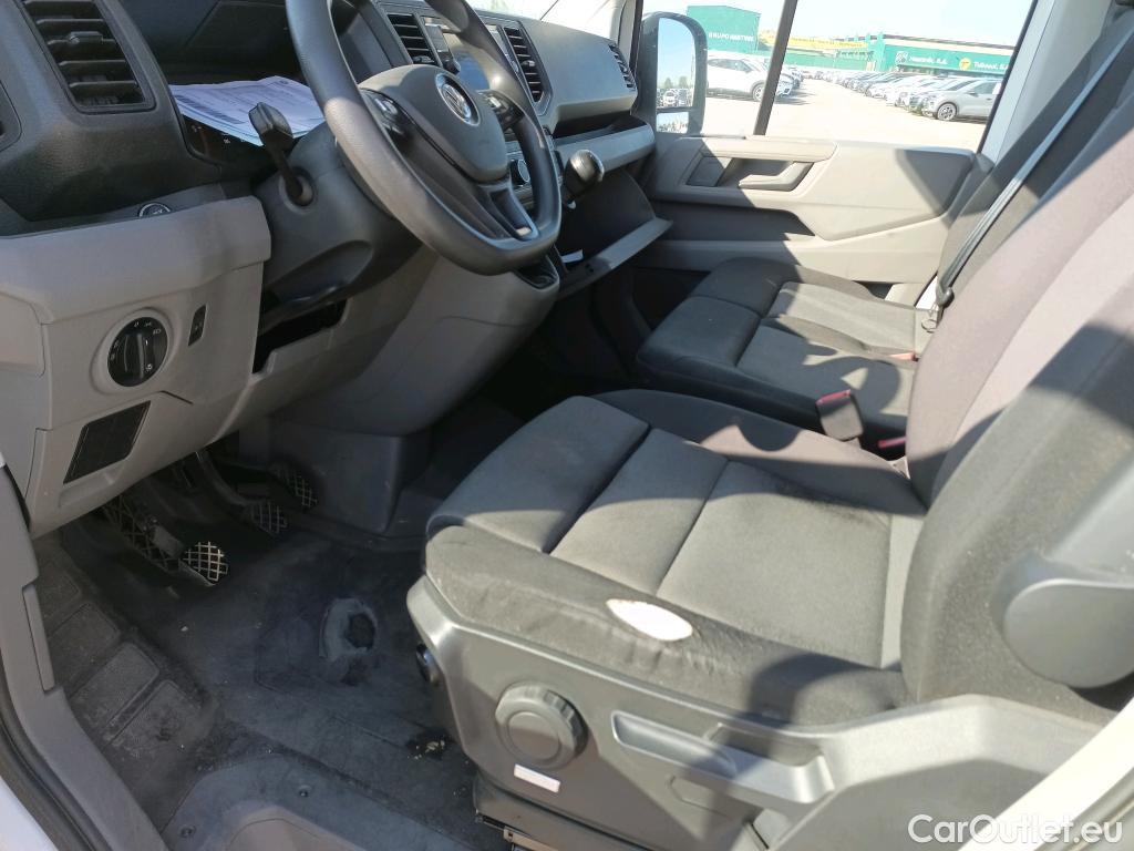  Volkswagen  Crafter VOLKSWAGEN  / 2017 / 4P / furgón 35 Furg BL TA Vol L5H3 2.0TDI 130kW RWD #53
