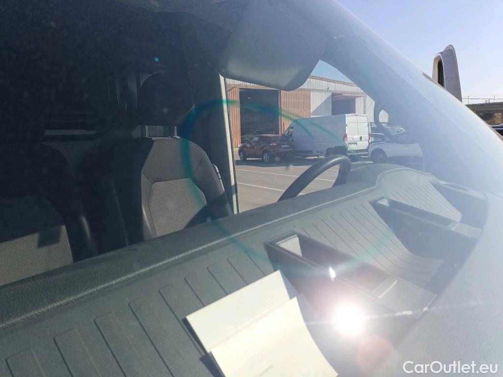  Volkswagen  Crafter VOLKSWAGEN  / 2017 / 4P / furgón 35 Furg BL TA Vol L5H3 2.0TDI 130kW RWD #48