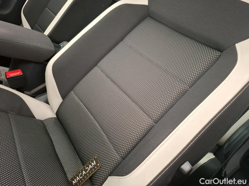  Volkswagen  T-ROC VOLKSWAGEN  / 2017 / 5P / SUV 1.5 TSI 150 EVO CARAT DSG7 #26