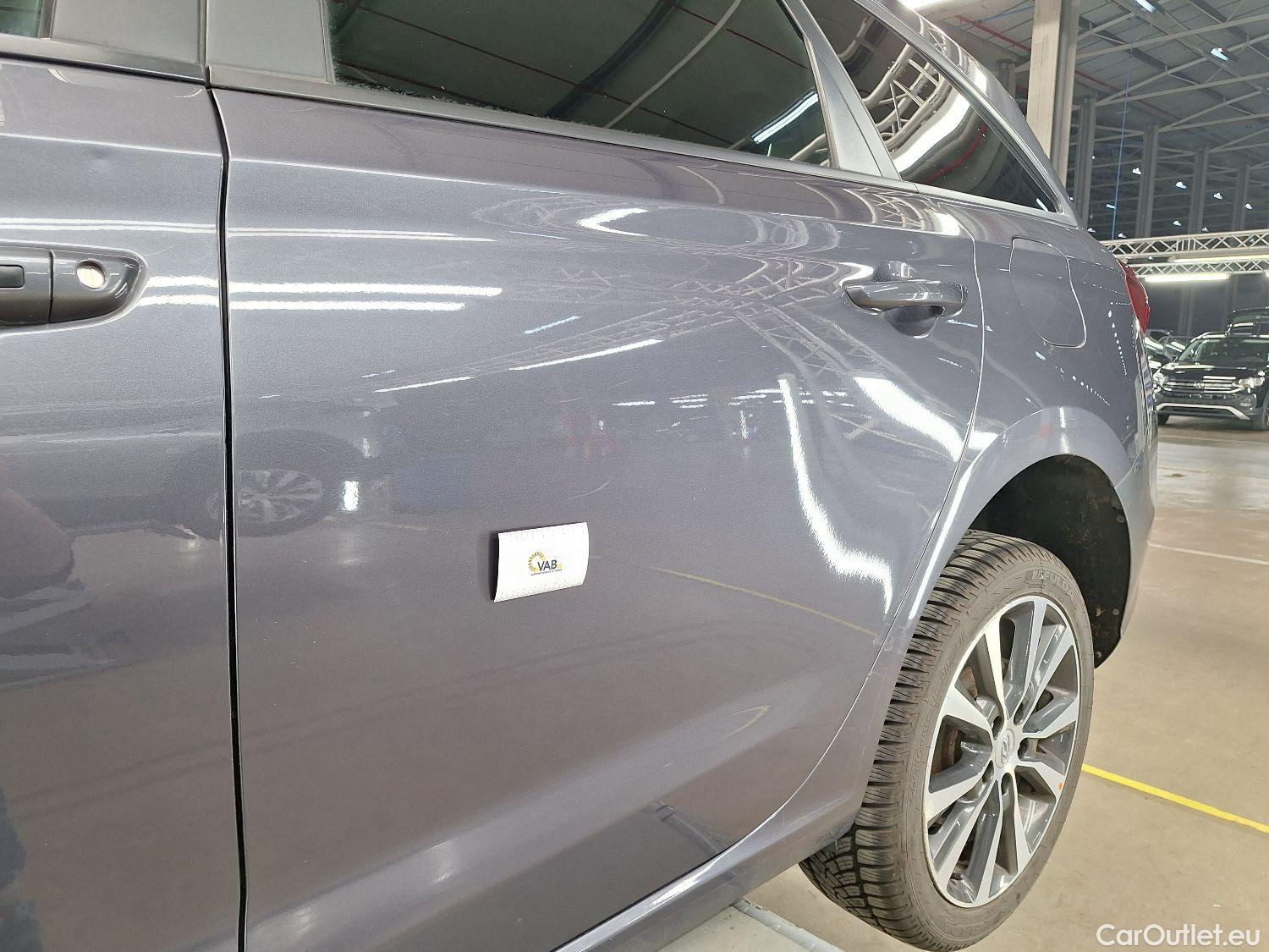  Hyundai  i30 Hyundai,  Wagon '17, Hyundai  Wagon 1.6 CRDi DCT 100kW Sky 5d #21