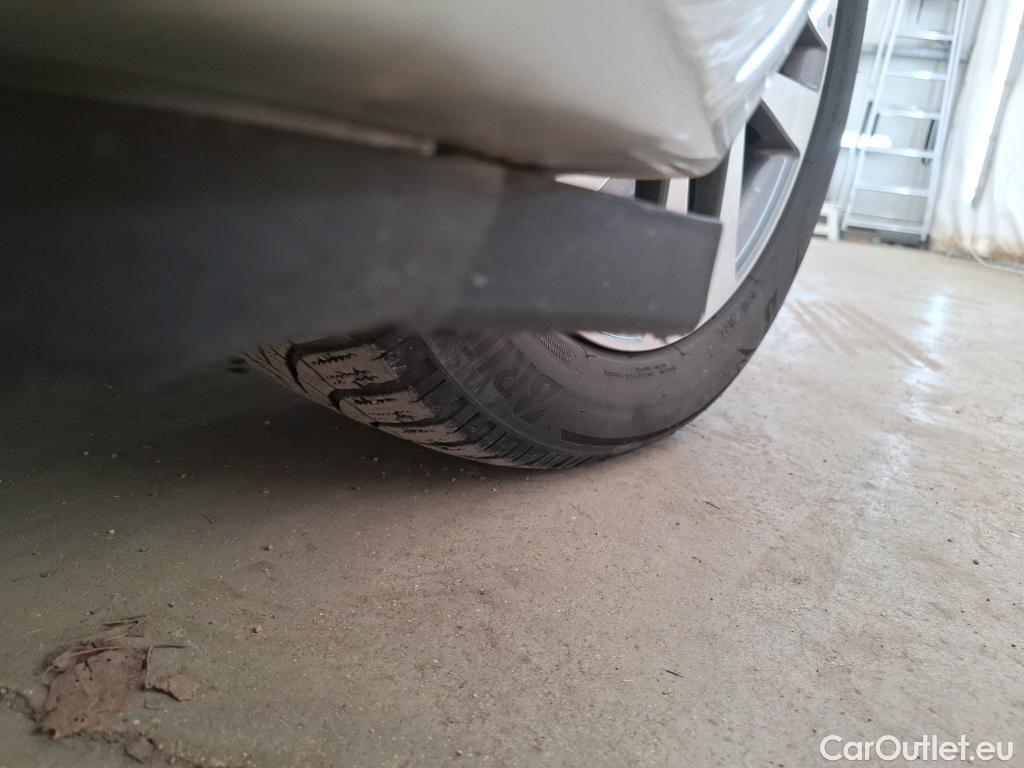  Hyundai  i30 HYUNDAI  / 2016 / 5P / Berline 1.6 CRDI 115 DCT-7 BUSINESS #16