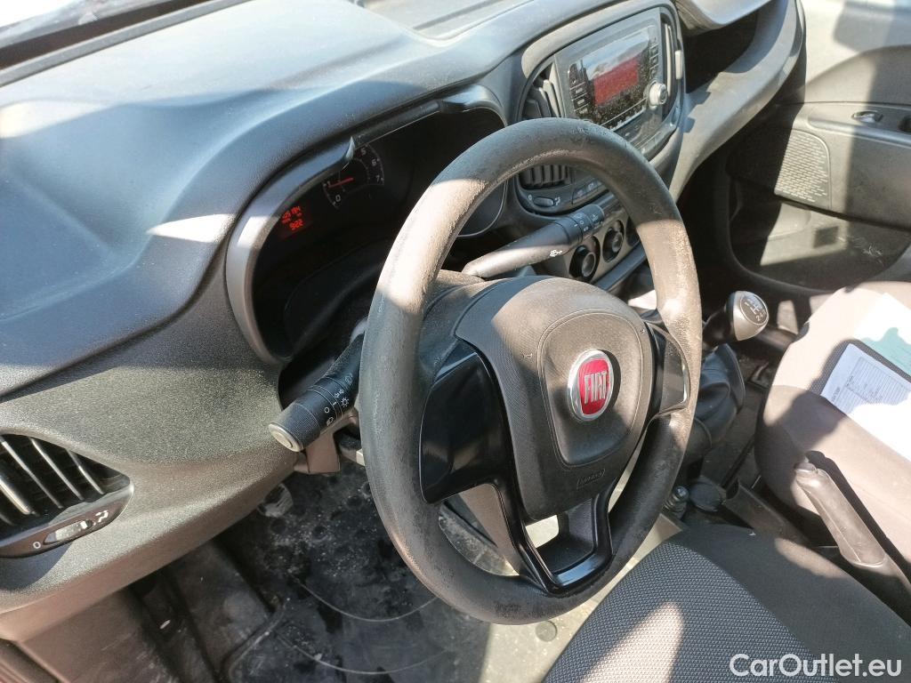  Fiat  Doblo FIAT Doblò Cargo/2015/4P/furgón derivado de turismo Base Maxi 1.3 Mjet 70kW Carga Aumentada #50
