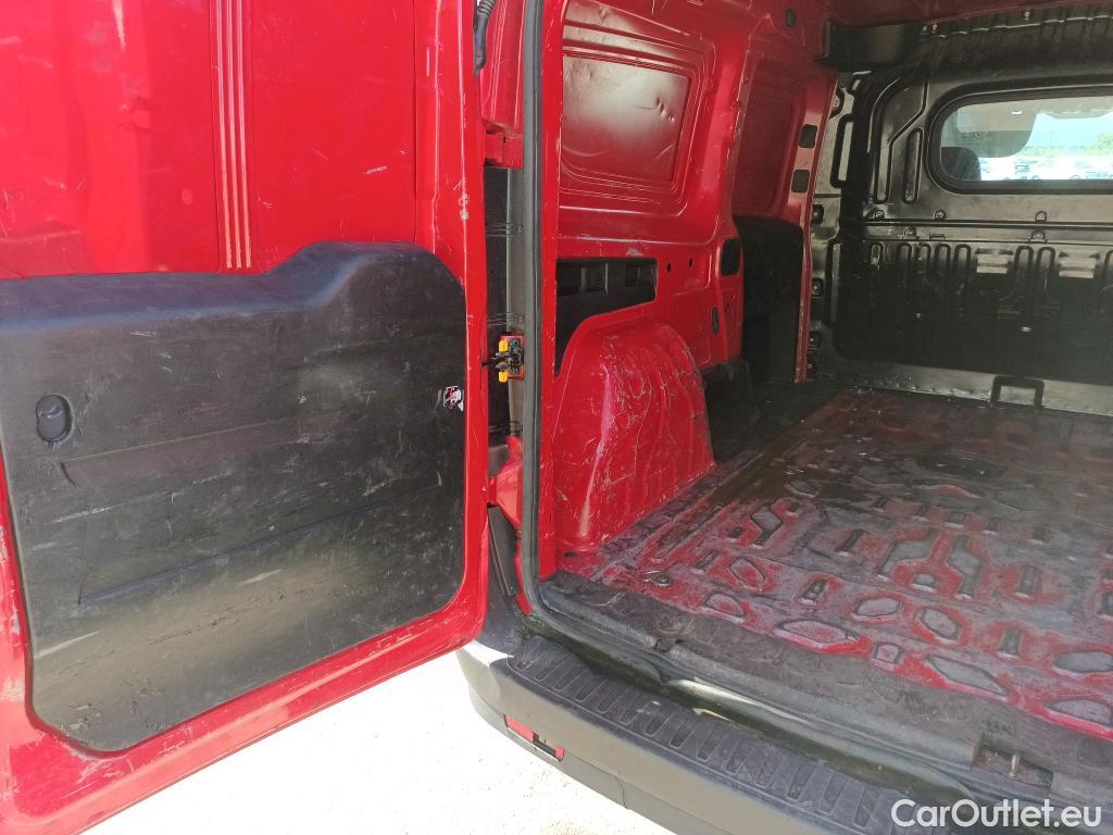  Fiat  Doblo FIAT Doblò Cargo/2015/4P/furgón derivado de turismo Base Maxi 1.3 Mjet 70kW Carga Aumentada #5